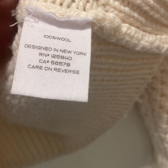 Intermix cold shoulder size small 100% wool. Cream/egg shell color - Picture 4 of 4